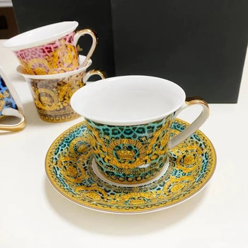 Porcelana de alta Qualidade Xícara de Café e Pires Com Caixa de porcelana de Ossos Xícara de Chá de Conjunto de Acessórios de Cozinha Europa de Decoração de Casa de Presentes de Luxo